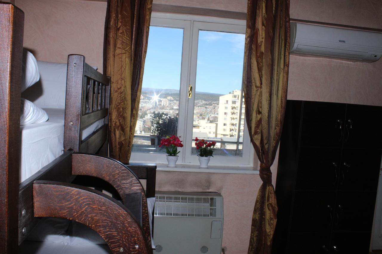 Herrmas Hostel Тбилиси Екстериор снимка