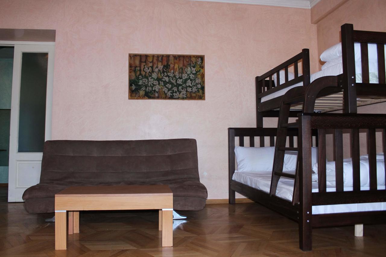 Herrmas Hostel Тбилиси Екстериор снимка