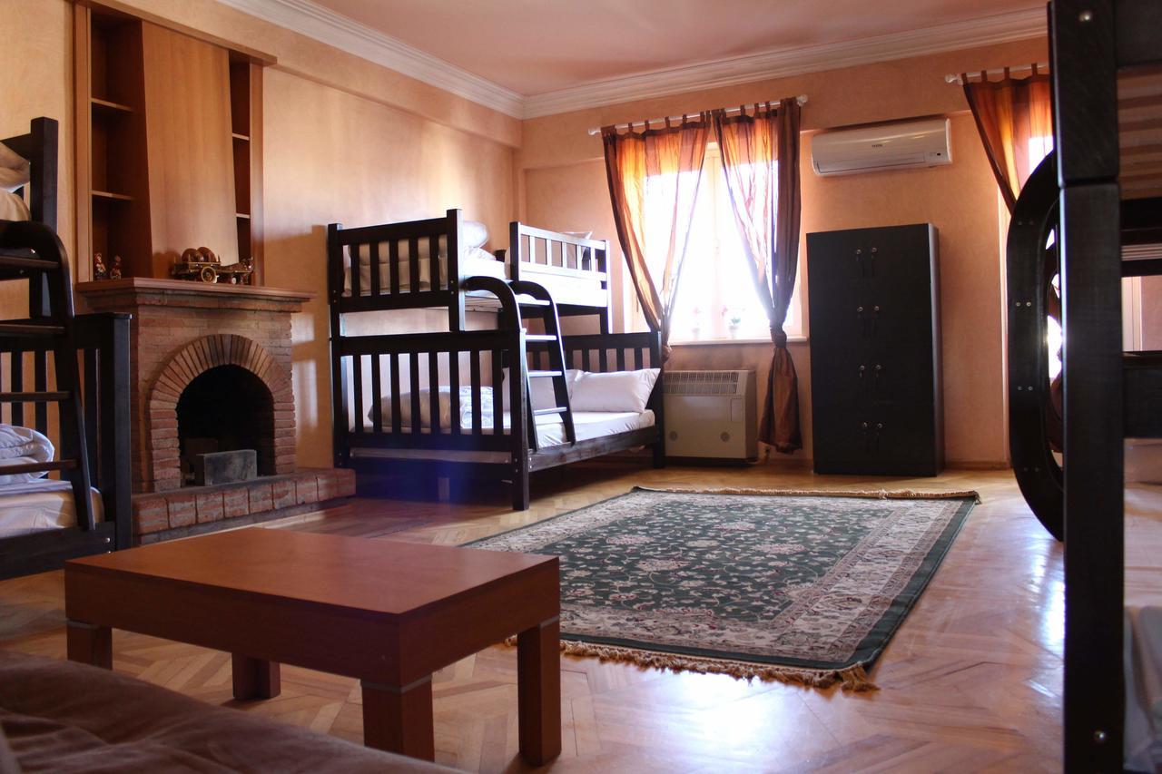 Herrmas Hostel Тбилиси Екстериор снимка