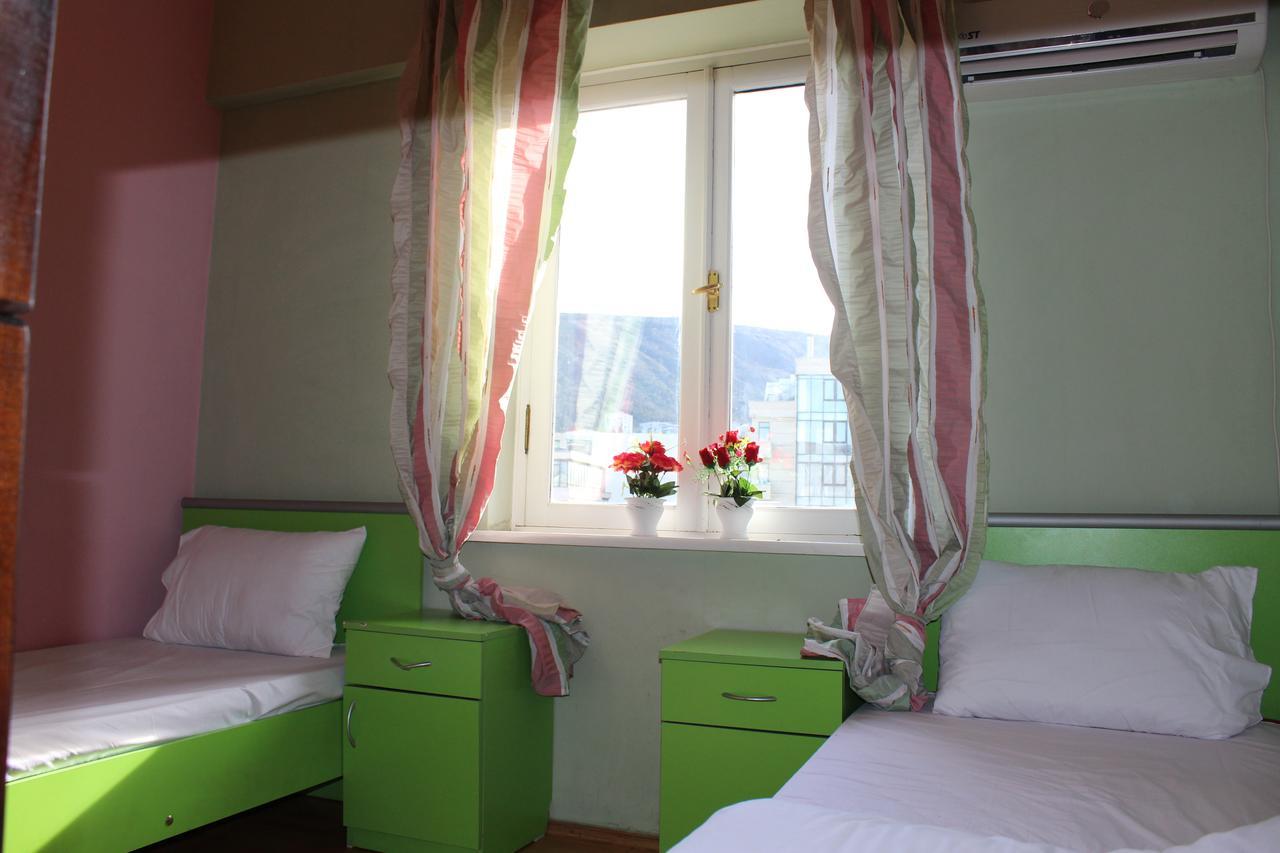Herrmas Hostel Тбилиси Екстериор снимка
