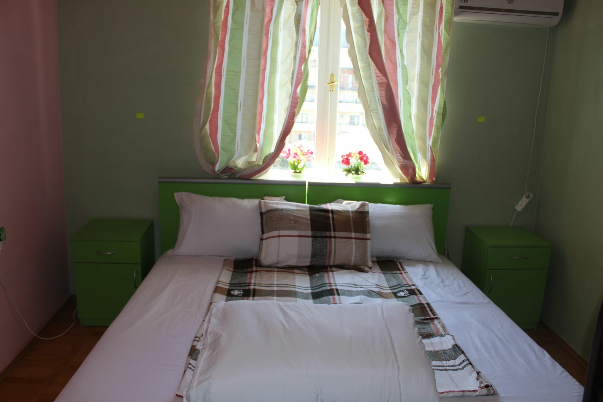 Herrmas Hostel Тбилиси Екстериор снимка