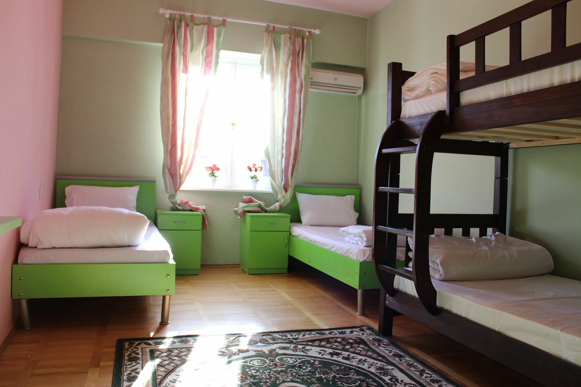 Herrmas Hostel Тбилиси Екстериор снимка